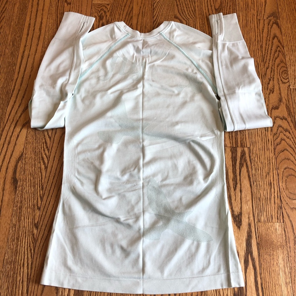 Oiselle Flyte Shirt Long Sleeve Light Blue - Picture 2 of 6